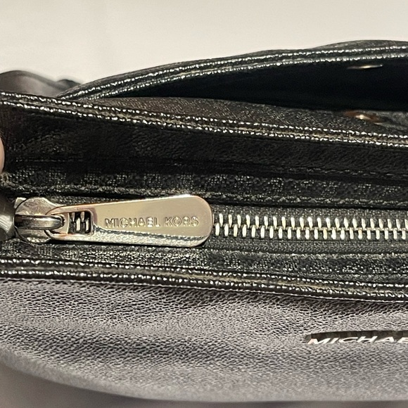 Michael Kors jet set messenger travel bag crossbody or shoulder bag MK logo - Picture 10 of 12